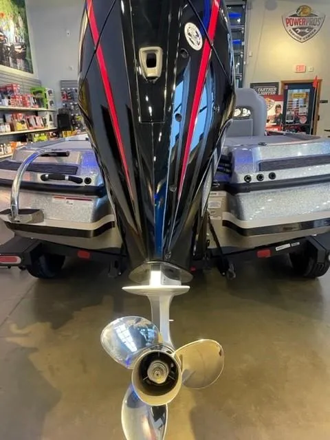 Slide: The Image of 2025 Nitro Z20 XL Pro boat with sleek design and powerful engine in showroom. - 4