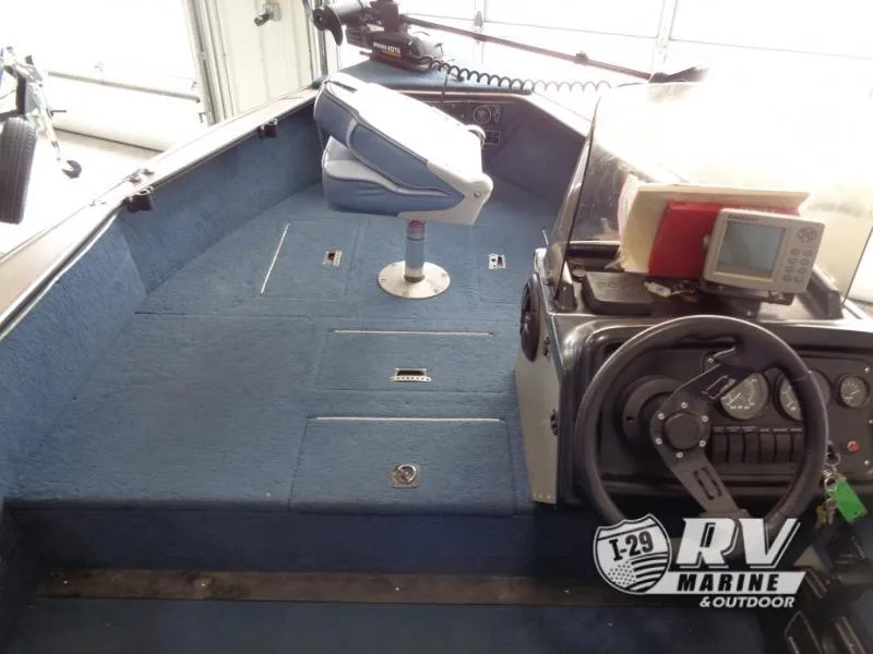 Slide: The Image of 1994 Lund 1775 Pro V boat interior with blue carpet and steering console. - 20