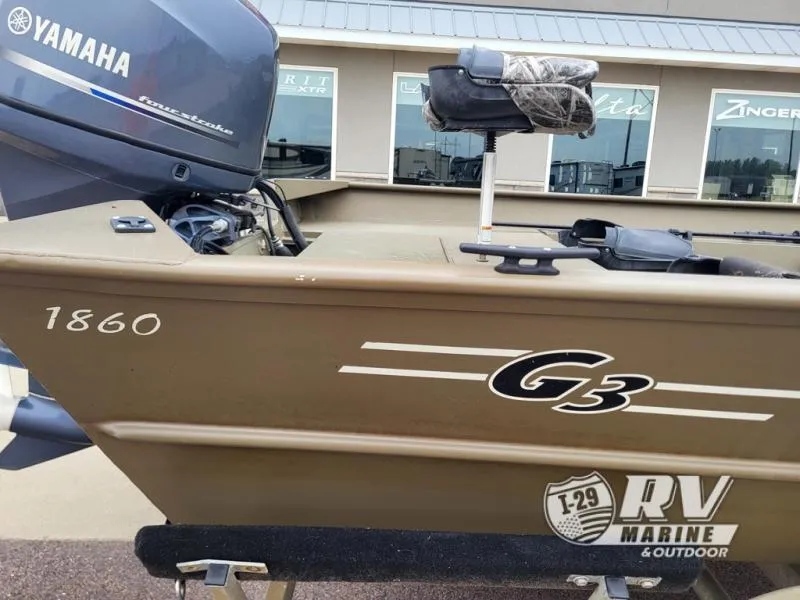 Slide: The Image of 2015 G3 1860SC DLX boat with Yamaha motor at RV Marine & Outdoor. - 3