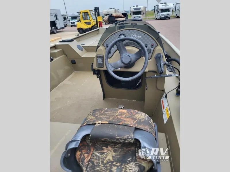 Slide: The Image of 2015 G3 1860SC DLX boat interior with camo seat and steering console. - 4