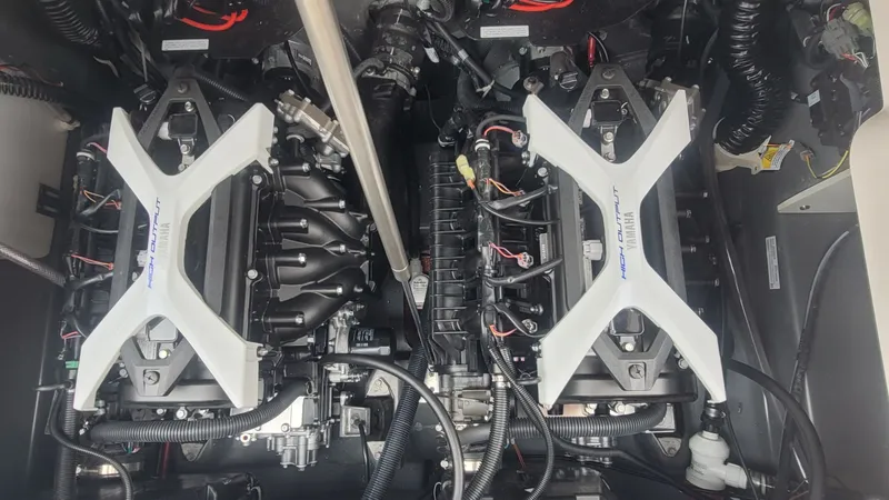 Slide: The Image of Yamaha 252 FSH Sport 2025 - 7