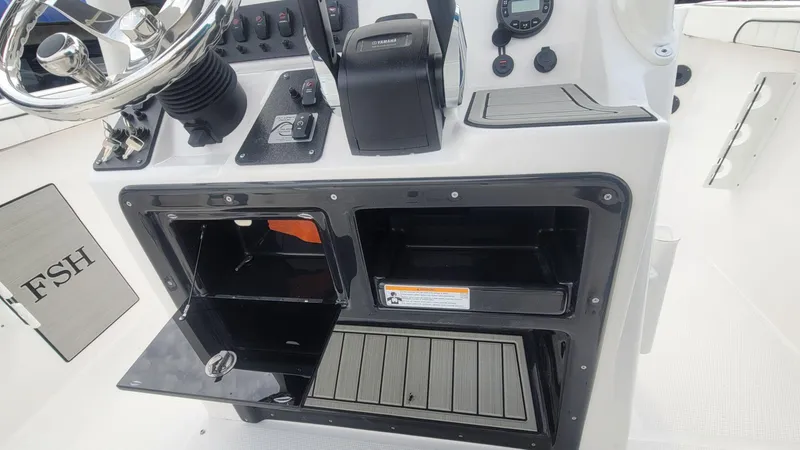 Slide: The Image of Yamaha 222 FSH Sport 2025 - 11