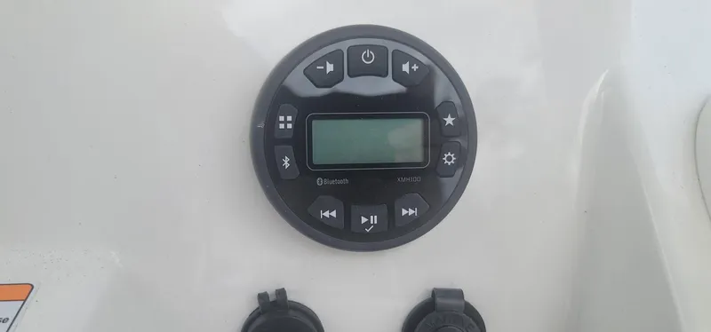 Slide: The Image of Yamaha 220 FSH Sport 2025 - 22