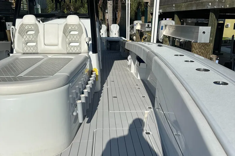 Slide: The Image of Freeman 47 Maiden America - Exterior Bow - 12