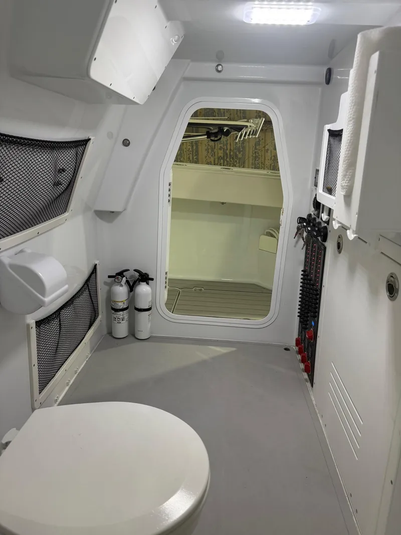 Slide: The Image of Freeman 47 Maiden America - Interior Head - 15