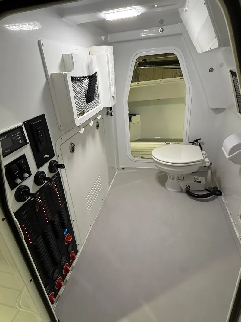 Slide: The Image of Freeman 47 Maiden America - Interior Head - 16