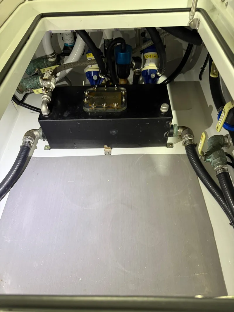 Slide: The Image of Freeman 47 Center Console 2022 - 17