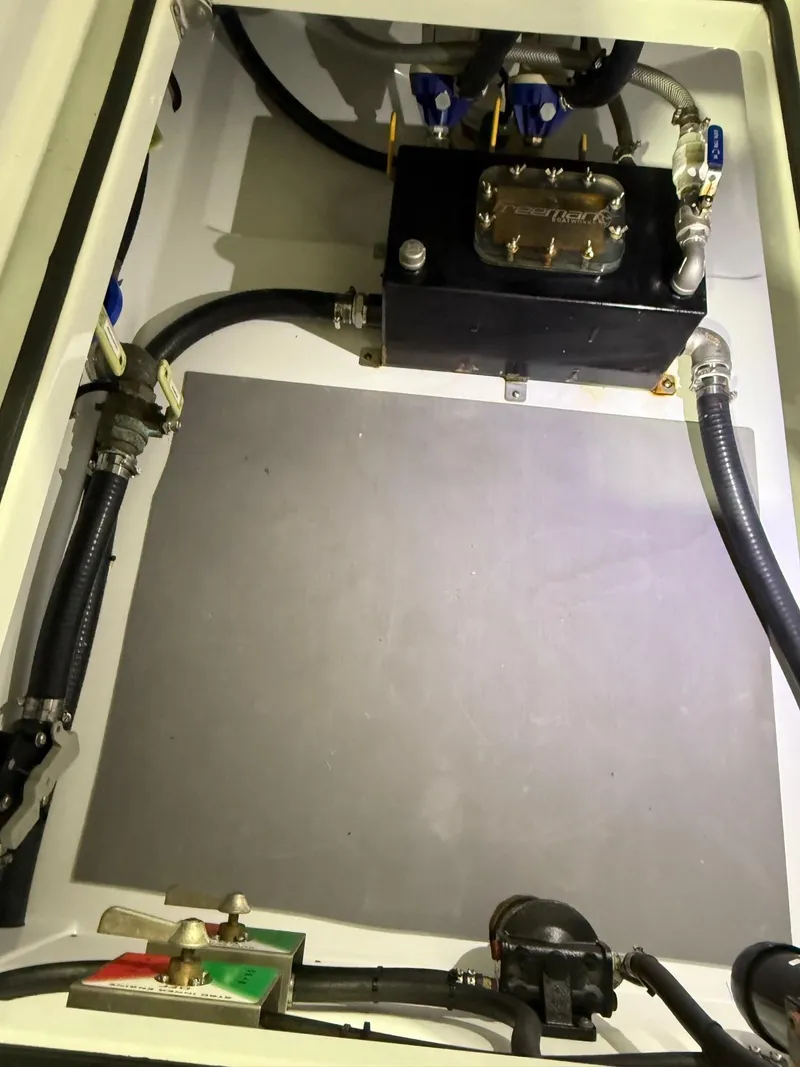 Slide: The Image of Freeman 47 Center Console 2022 - 18