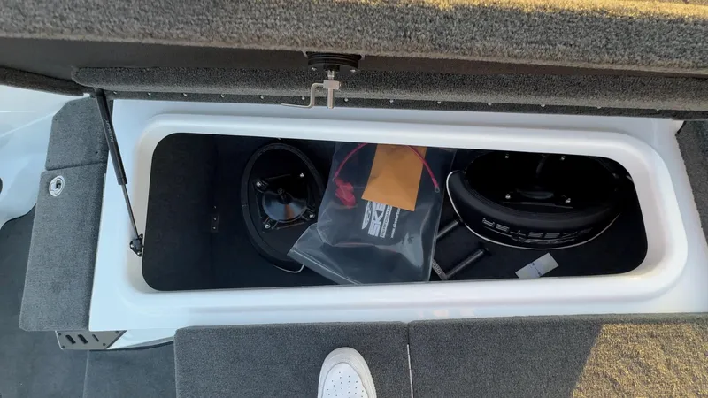 Slide: The Image of 2025 Skeeter ZX150 - 10