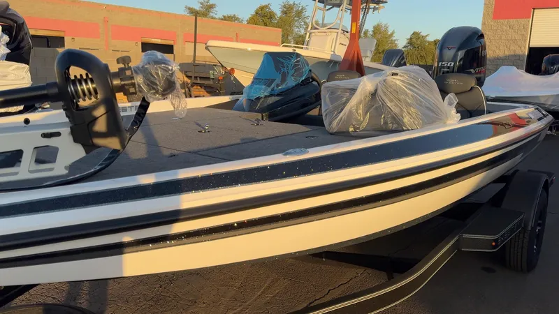 Slide: The Image of 2025 Skeeter ZX150 - 18