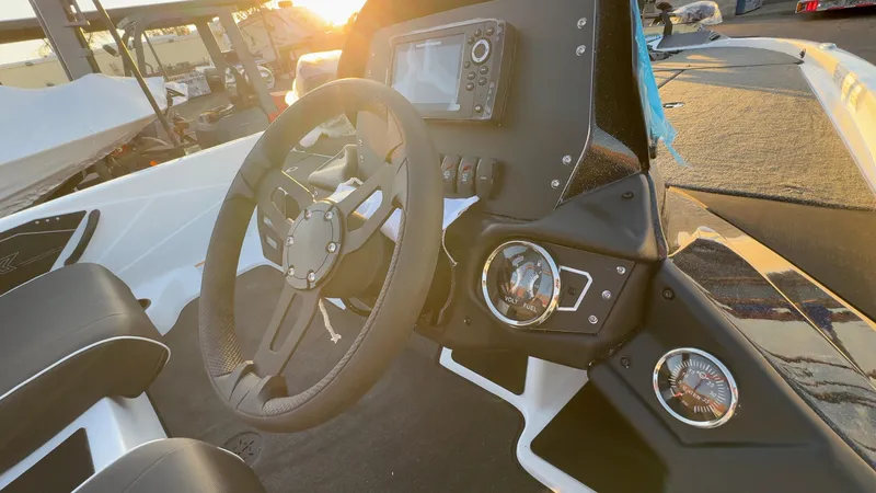 Slide: The Image of 2025 Skeeter ZX150 - 3