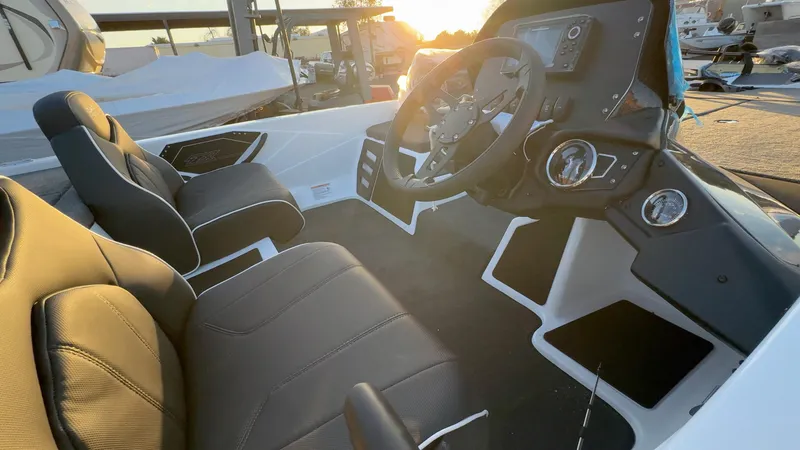 Slide: The Image of 2025 Skeeter ZX150 - 4