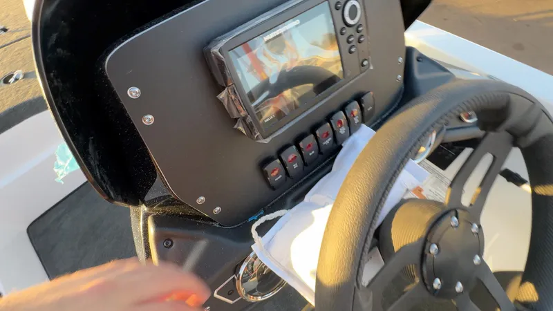 Slide: The Image of 2025 Skeeter ZX150 - 8