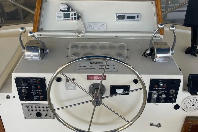 Slide: The Image of Hatteras 53 Extended Deckhouse Motor Yacht 1984 - 58