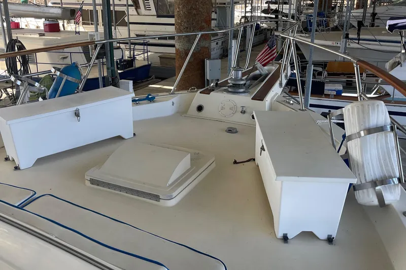Slide: The Image of Hatteras 53 Extended Deckhouse Motor Yacht 1984 - 70