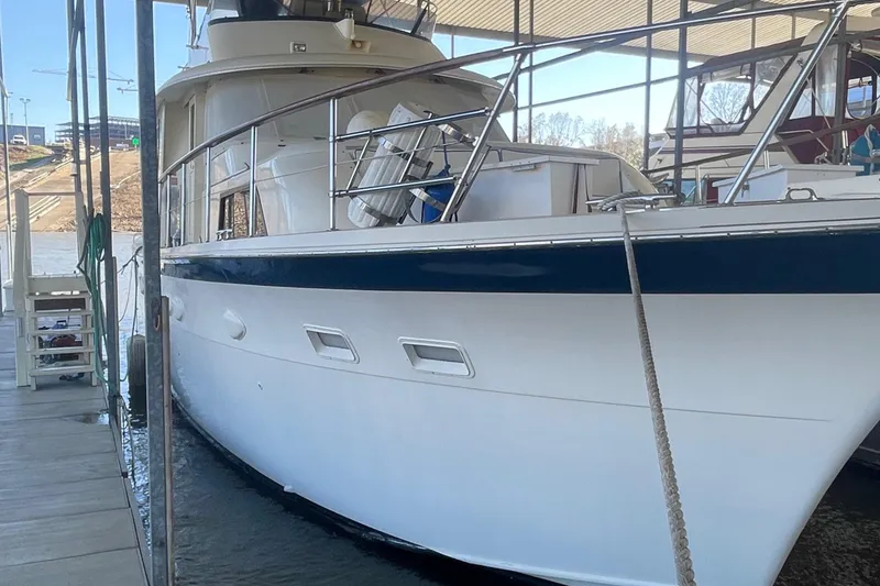Slide: The Image of Hatteras 53 Extended Deckhouse Motor Yacht 1984 - 77