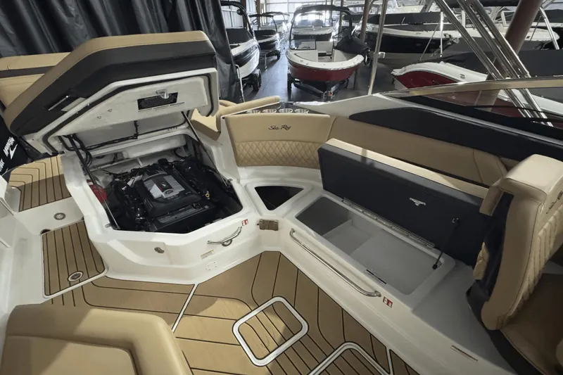 Slide: The Image of Sea Ray SLX 260 2025 - 19