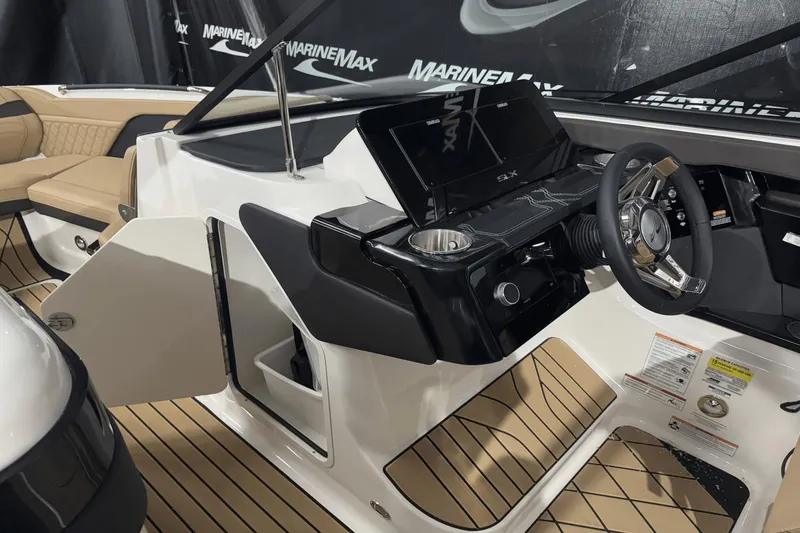 Slide: The Image of Sea Ray SLX 260 2025 - 40