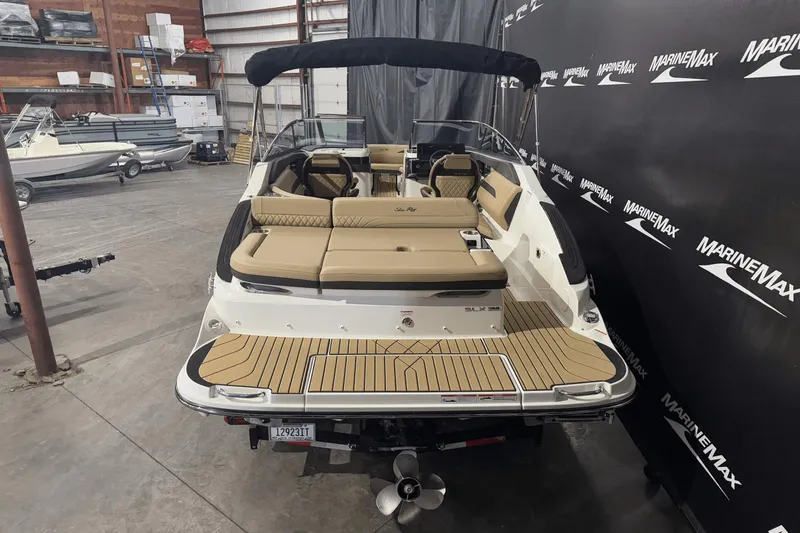 Slide: The Image of Sea Ray SLX 260 2025 - 5