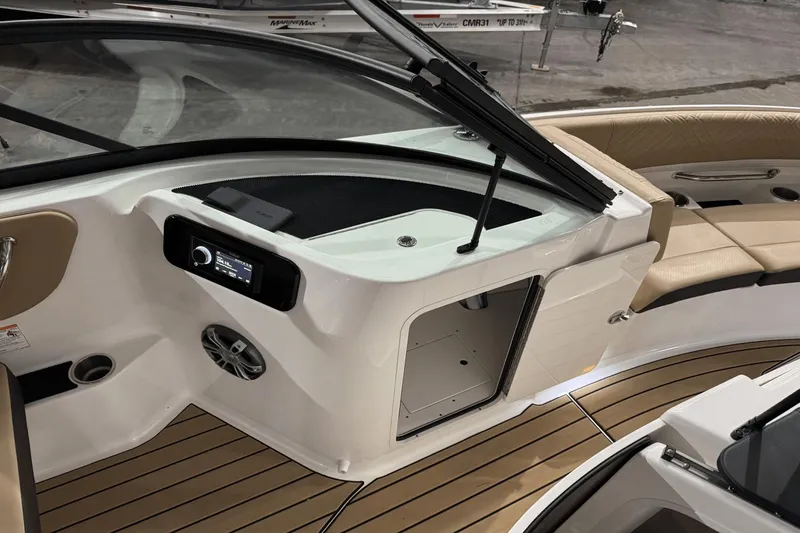 Slide: The Image of Sea Ray SDX 250 2025 - 34