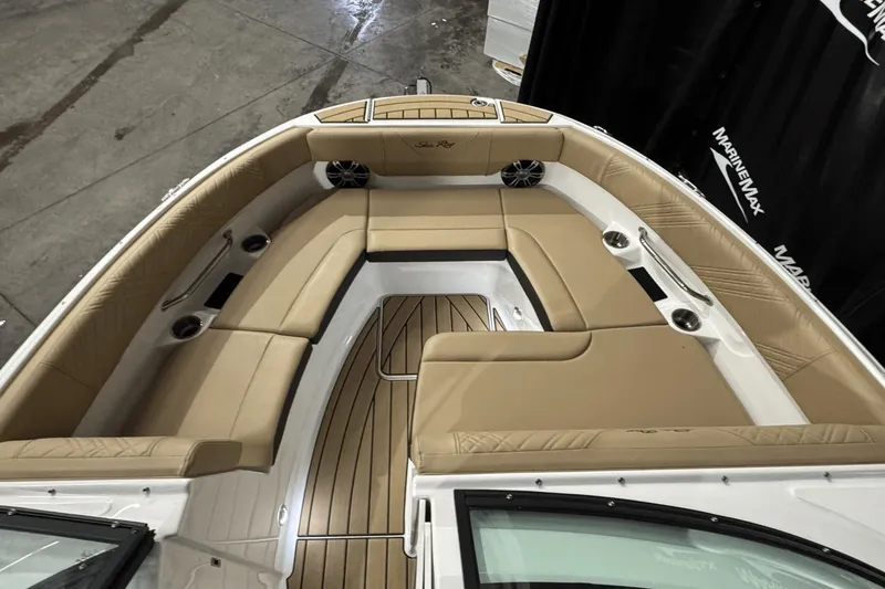 Slide: The Image of Sea Ray SDX 250 2025 - 37