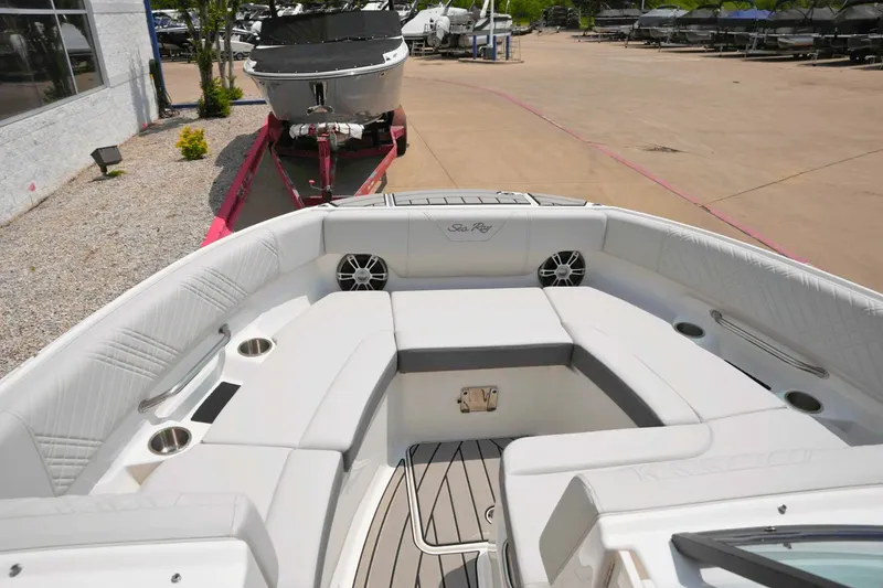 Slide: The Image of Sea Ray SDX 250 2025 - 21
