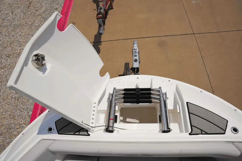 Slide: The Image of Sea Ray SDX 250 2025 - 25
