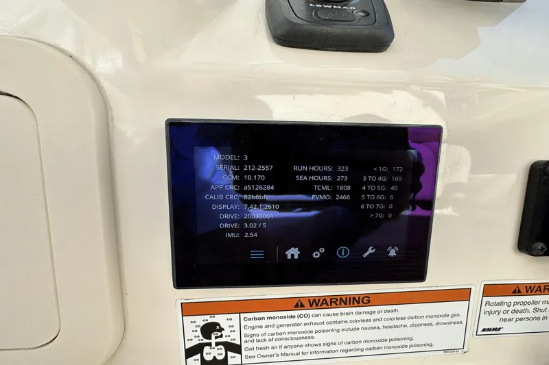 Slide: The Image of Grady-White 335 Freedom 2022 - 40