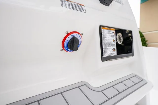 Slide: The Image of Sea Fox 231 Bay Fox 2025 - 20