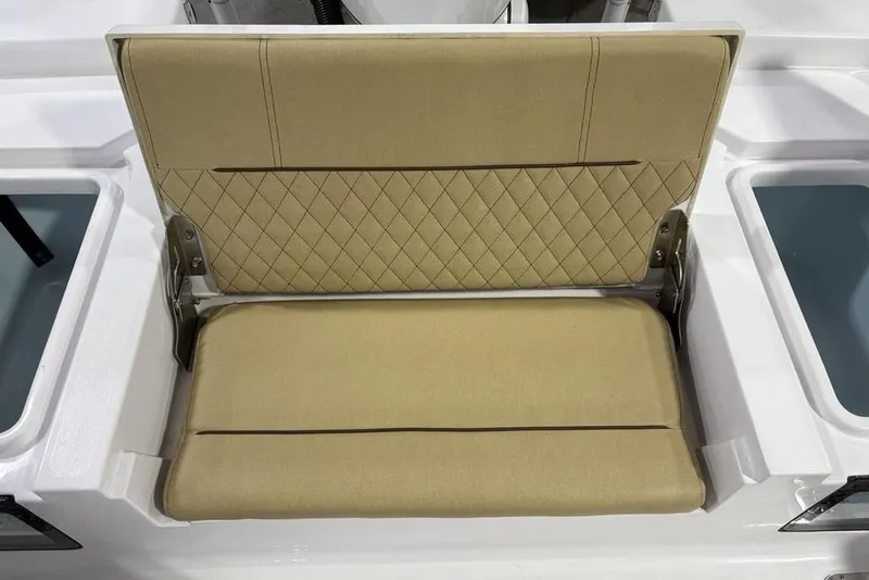 Slide: The Image of Livewell compartment on 2025 Sportsman Masters 247OE Bay Boat, featuring a secure latch. - 34