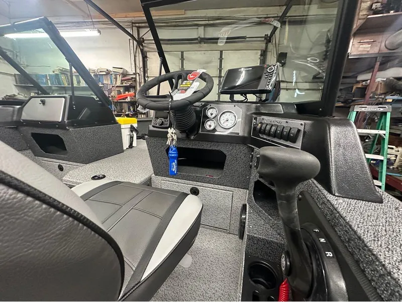 Slide: The Image of Lund Impact XS 1875 Sport 2025 - 18