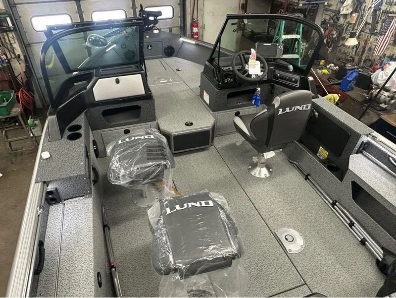 Slide: The Image of Lund Impact XS 1875 Sport 2025 - 8