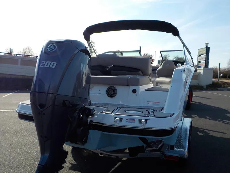 Slide: The Image of Four Winns HD OB HD3 2025 - 4