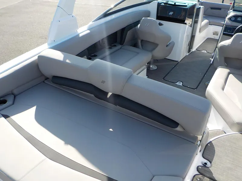 Slide: The Image of Four Winns HD OB HD8 2025 - 15