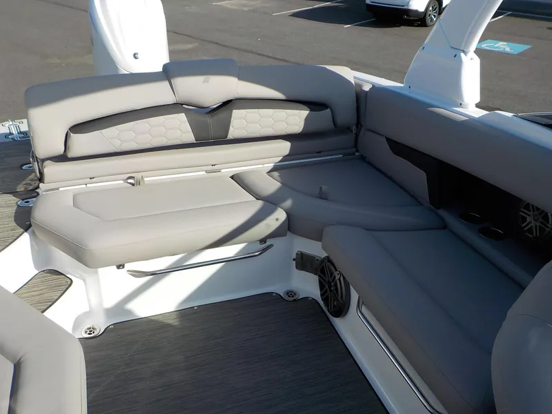 Slide: The Image of Four Winns HD OB HD8 2025 - 18