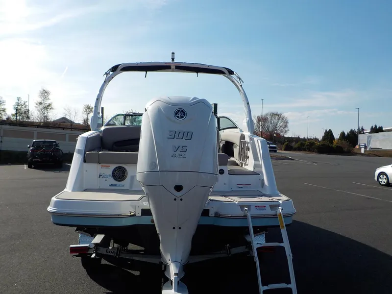 Slide: The Image of Four Winns HD OB HD8 2025 - 4