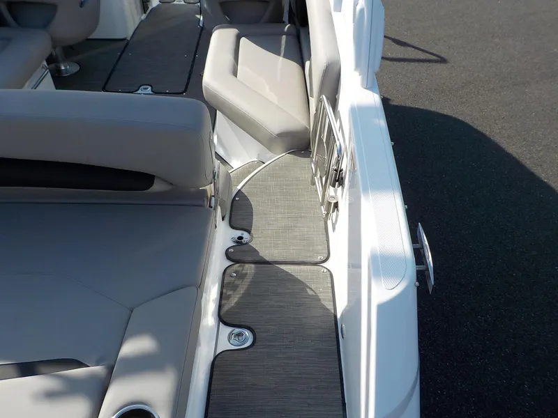 Slide: The Image of Four Winns HD OB HD8 2025 - 5