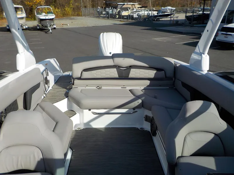 Slide: The Image of Four Winns HD OB HD8 2025 - 7