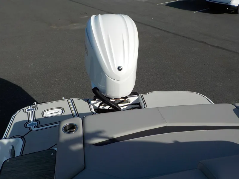 Slide: The Image of Four Winns HD OB HD8 2025 - 9