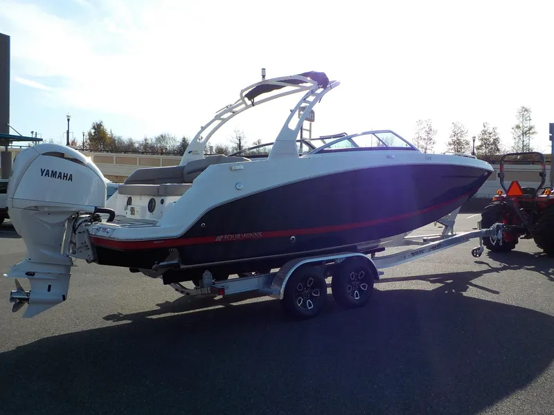 Slide: The Image of Four Winns HD OB HD5 2025 - 8