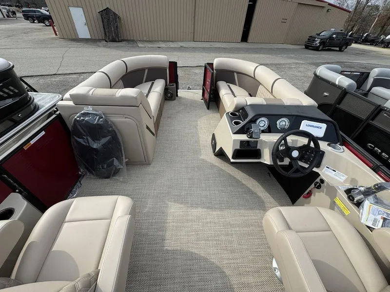 Slide: The Image of Crest Classic 220 SLC Tritoon 2025 - 4