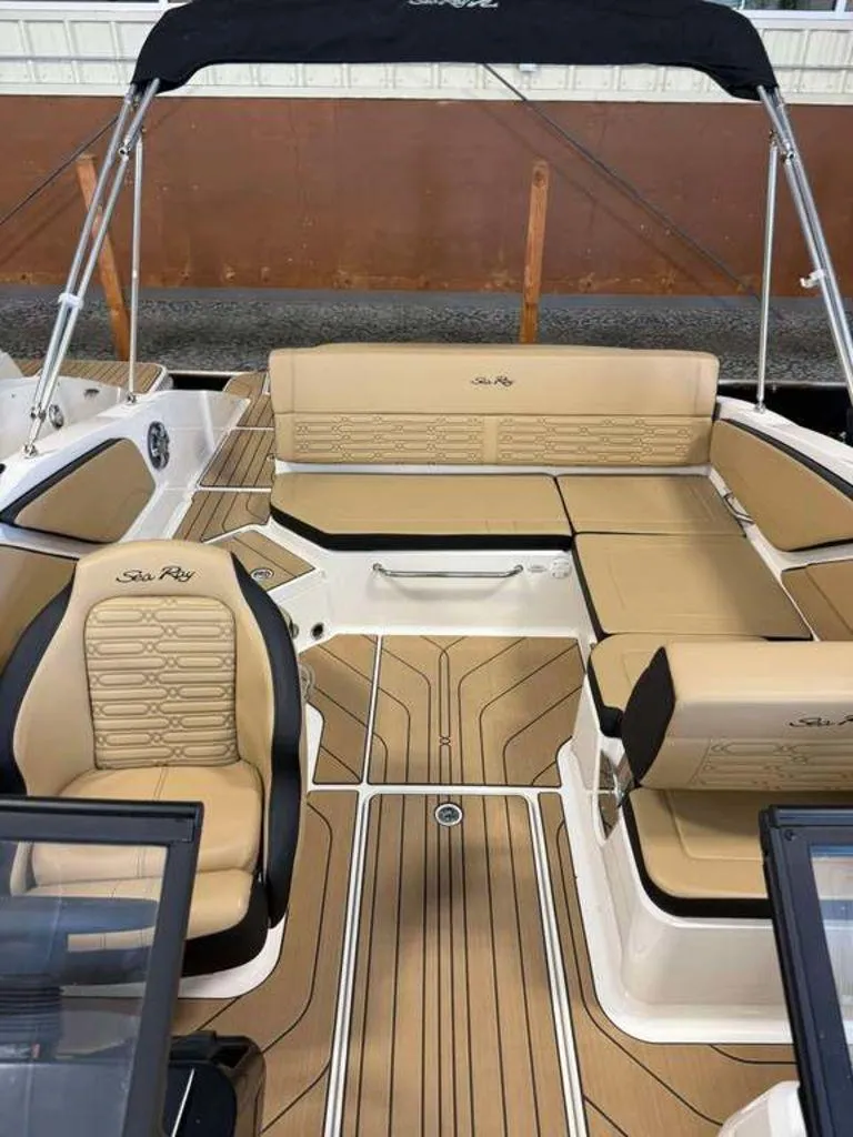 Slide: The Image of Sea Ray SPX 210 2025 - 5