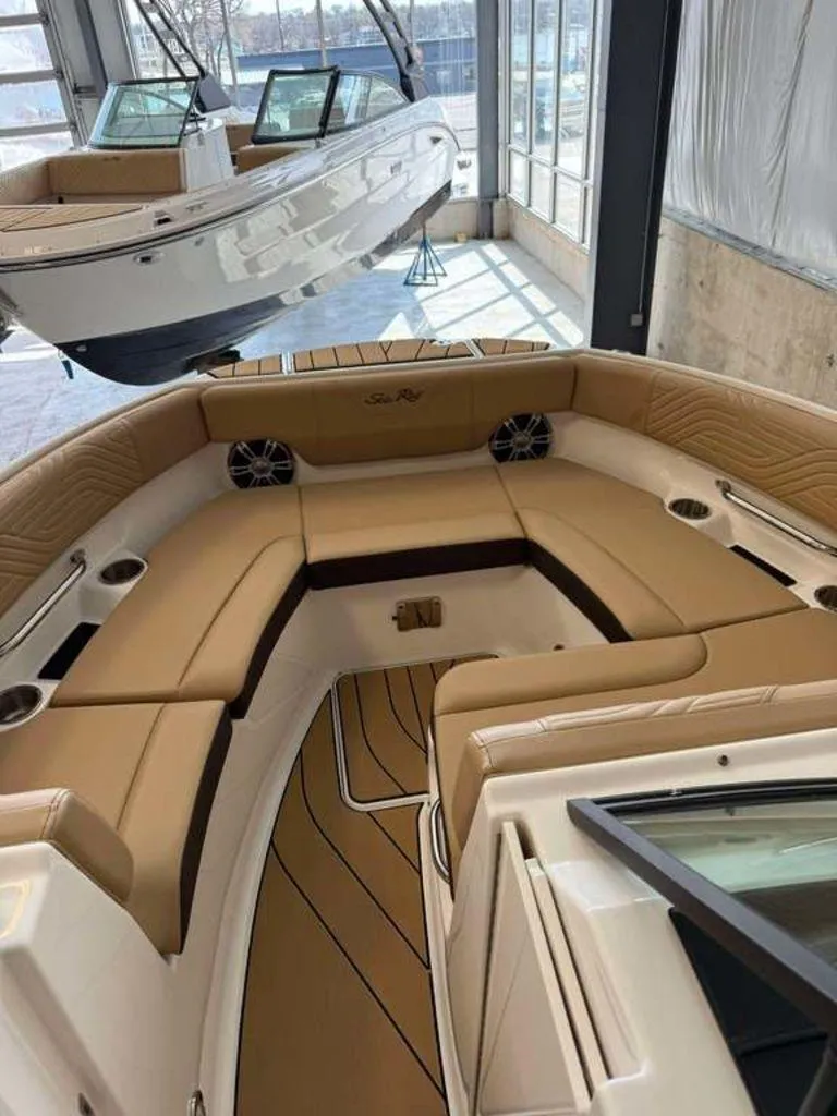 Slide: The Image of Sea Ray SDX 250 Surf 2025 - 3