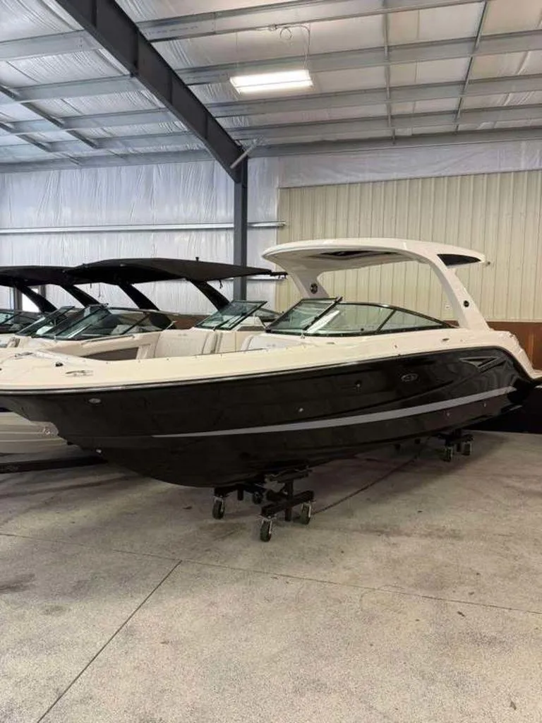 The Image of Sea Ray SLX 310 2025 - 0