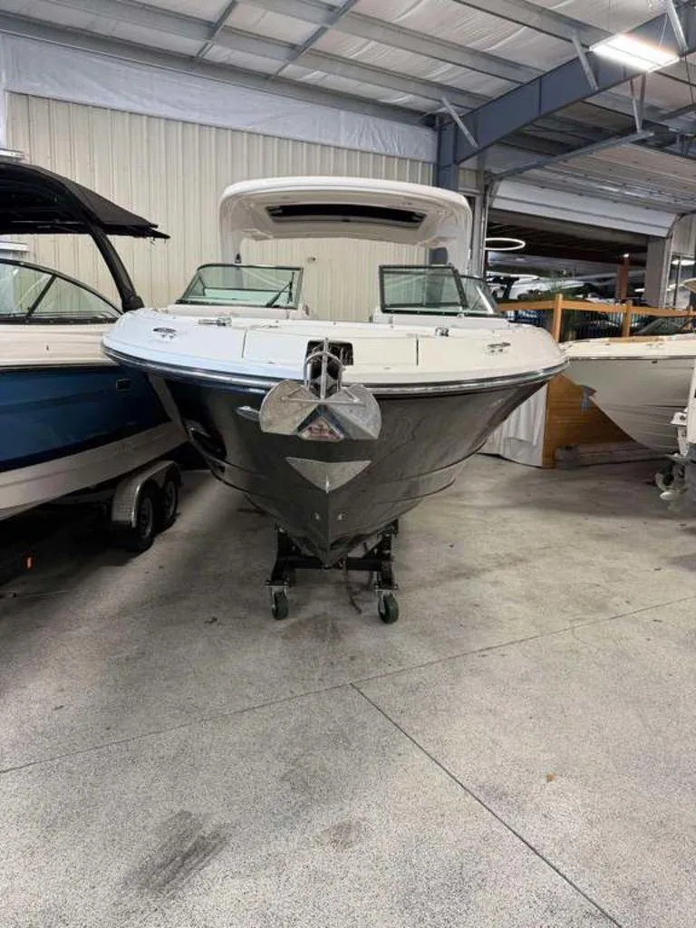 Slide: The Image of Sea Ray SLX 310 2025 - 1