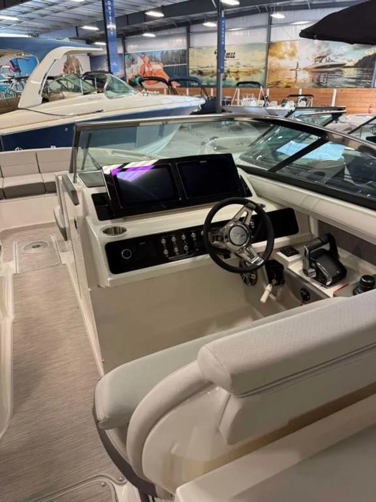 Slide: The Image of Sea Ray SLX 310 2025 - 4