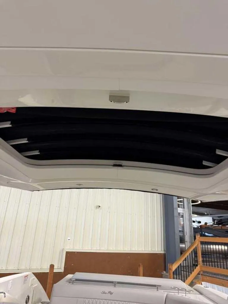 Slide: The Image of Sea Ray SLX 310 2025 - 8