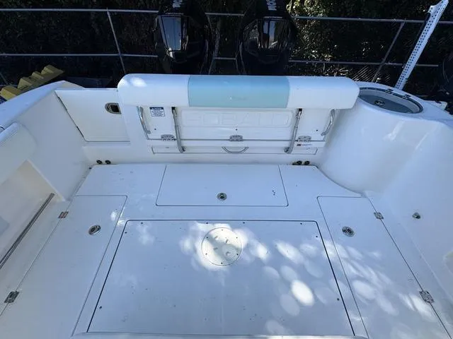 Slide: The Image of Robalo R302 Center Console 2024 - 11