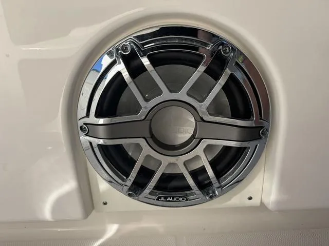 Slide: The Image of Robalo R302 Center Console 2024 - 19