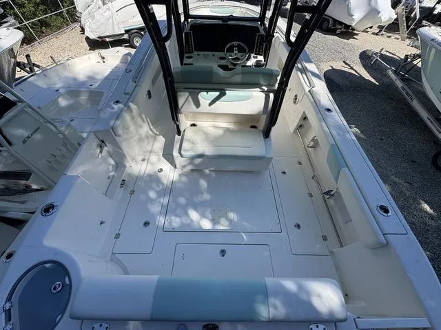 Slide: The Image of Robalo R302 Center Console 2024 - 5